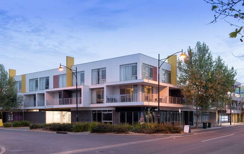 Mawson Lakes Hotel - New South Wales Tourism  1