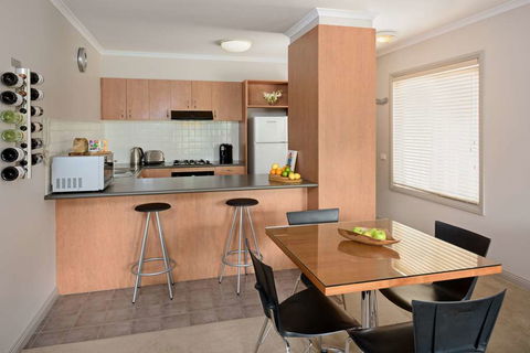 Ringwood Royale Apartment Hotel - New South Wales Tourism  3