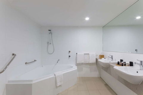 Dingley International Hotel - New South Wales Tourism  11