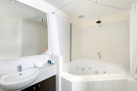 Assured Ascot Quays Apartment Hotel - New South Wales Tourism  7