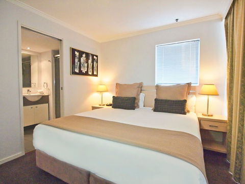 Oaks Lexicon Apartment Hotel - New South Wales Tourism  2