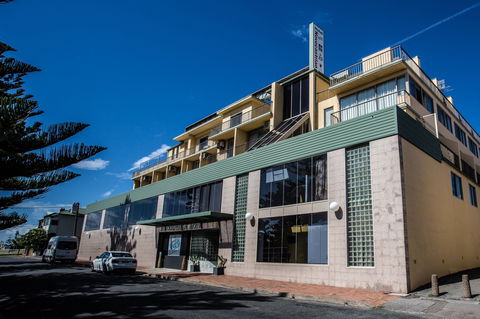 Alloggio Newcastle Beach Hotel - New South Wales Tourism  0