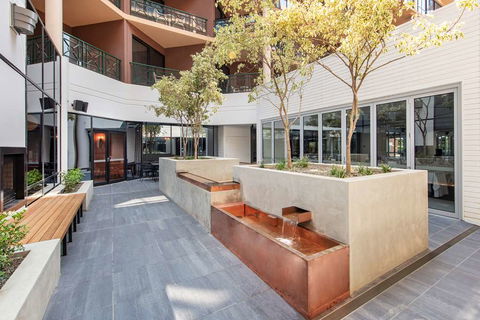Amora Hotel Riverwalk Melbourne - New South Wales Tourism  2