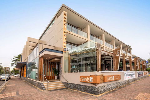 Narrabeen Sands Hotel By Nightcap Plus - New South Wales Tourism  1