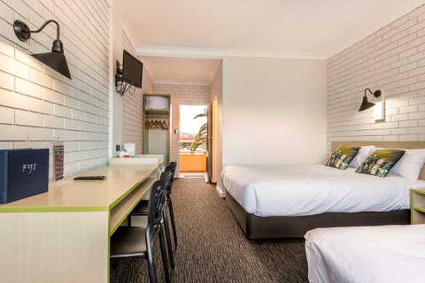 Boomerang Hotel - New South Wales Tourism  9