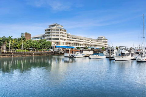 Shangri-La Hotel, The Marina - New South Wales Tourism  0