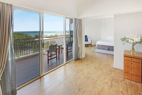 Shangri-La Hotel, The Marina - New South Wales Tourism  12