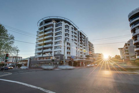 Adina Apartment Hotel Wollongong - New South Wales Tourism  0
