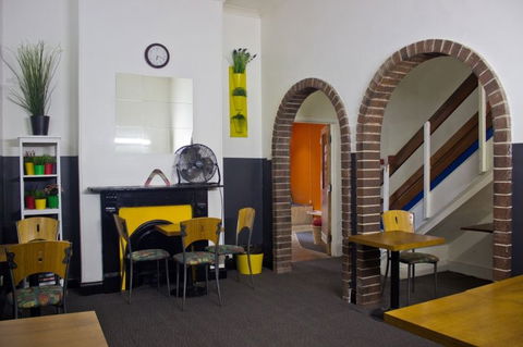 Adelaide Travellers Inn - New South Wales Tourism  0