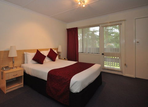 Edinburgh Motor Inn Warragul - New South Wales Tourism  1