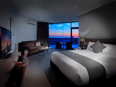 The Lakes Resort Hotel - New South Wales Tourism  2