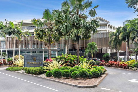 Shangri-La Hotel, The Marina - New South Wales Tourism  1