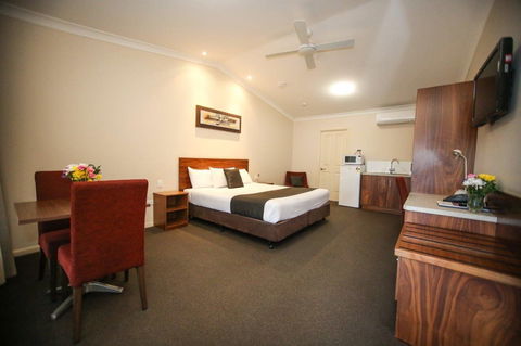 Roma Explorers Inn - New South Wales Tourism  2