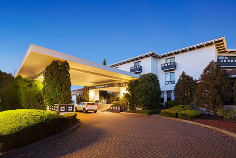 Ramada By Wyndham Diplomat Canberra - New South Wales Tourism  0