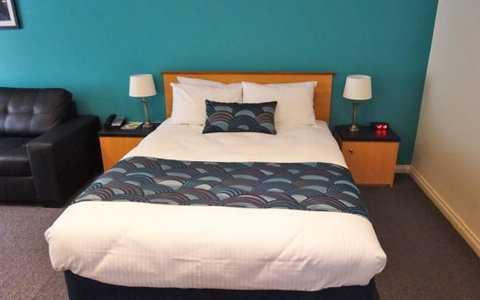 Victoria Lodge Motor Inn & Serviced Apts - New South Wales Tourism  1