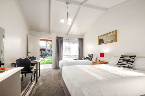 Quality Hotel Lakeside - New South Wales Tourism  4