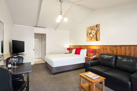Quality Hotel Lakeside - New South Wales Tourism  5