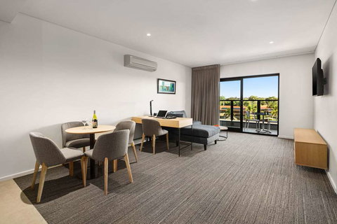 Quality Hotel Lakeside - New South Wales Tourism  15