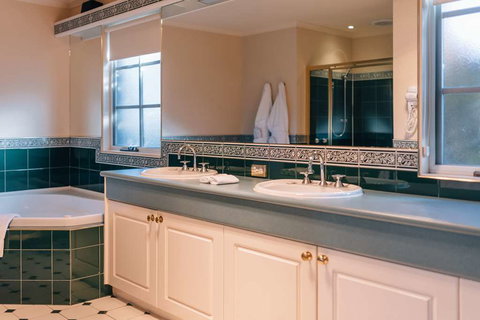 Country Club Villas - New South Wales Tourism  2
