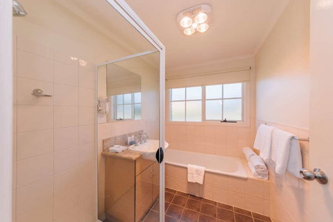 Country Club Villas - New South Wales Tourism  5