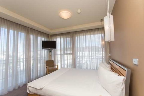 Peppers Seaport Hotel - New South Wales Tourism  1