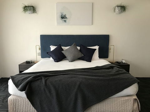 The Clan Lakeside Lodge - New South Wales Tourism  1