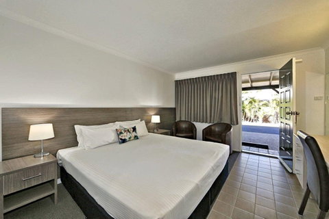 Smart Motels Bert Hinkler - New South Wales Tourism  1