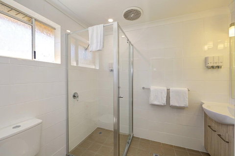 Smart Motels Bert Hinkler - New South Wales Tourism  2