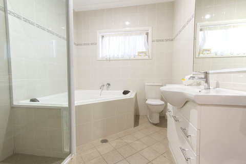 Harvest Lodge Motel - New South Wales Tourism  1