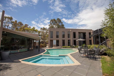 Dingley International Hotel - New South Wales Tourism  1