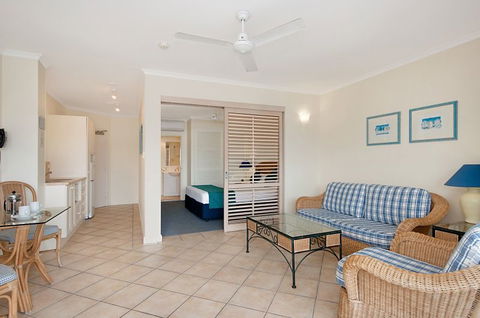 Macrossan House Boutique Holidays Apts - New South Wales Tourism  2