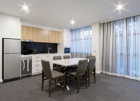 Avenue Hotel Canberra - New South Wales Tourism  9