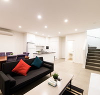 3BR Townhouse Double Garage walk to Lake Ginninderra - New South Wales Tourism 