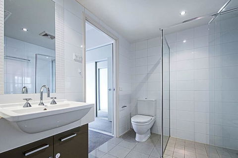 Spacious 1BR Stylish New Acton Apartment +Parking - New South Wales Tourism  9