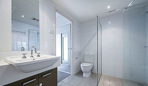 Spacious 1BR Stylish New Acton Apartment +Parking - New South Wales Tourism  3