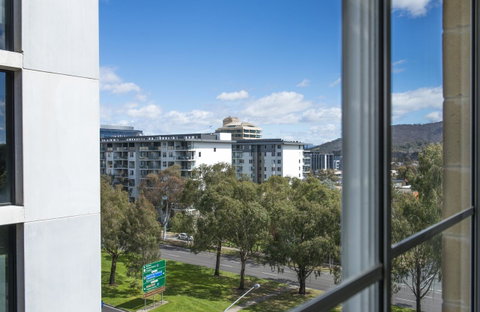 Mantra On Northbourne - New South Wales Tourism  24