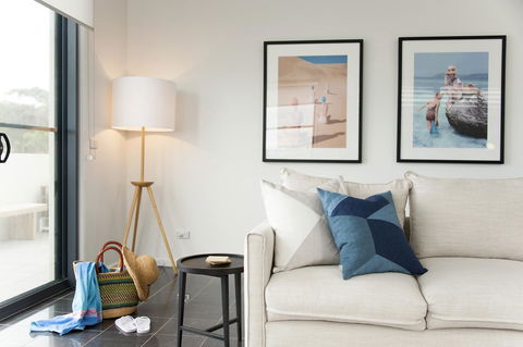 Mollymook Beachfront Penthouse 9 - New South Wales Tourism  8