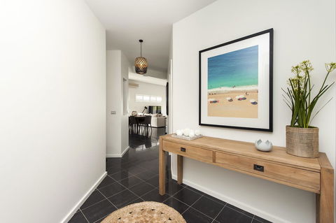 Mollymook Beachfront Penthouse 9 - New South Wales Tourism  7