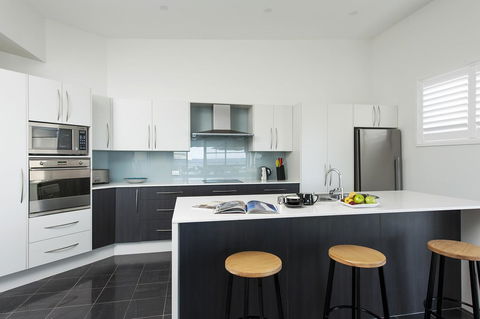 Mollymook Beachfront Penthouse 9 - New South Wales Tourism  4