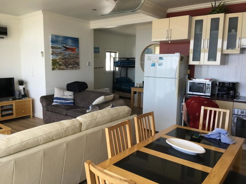 Crystal Blue Apartment - New South Wales Tourism  23