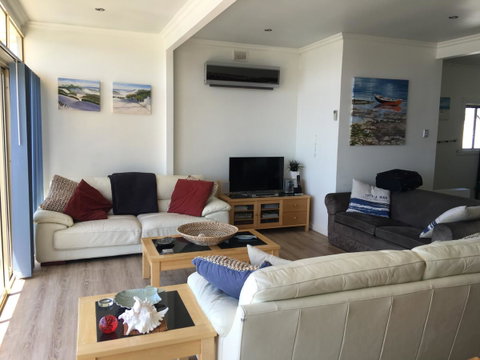 Crystal Blue Apartment - New South Wales Tourism  3