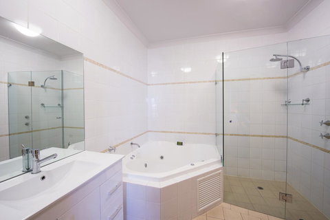 McCracken Country Club - New South Wales Tourism  30