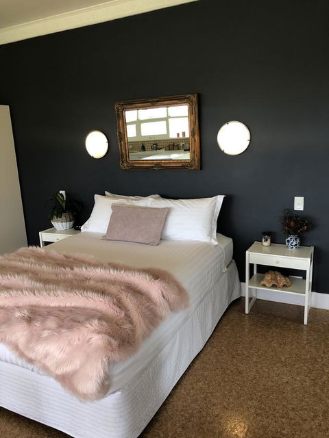 The Lake House Retreat - New South Wales Tourism  3