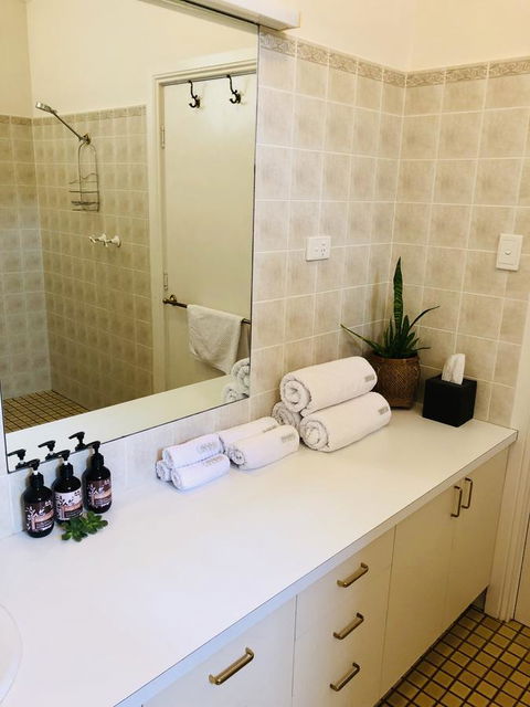 The Lake House Retreat - New South Wales Tourism  7