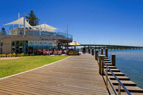 Lakeside Waterfront Apartment The Entrance - New South Wales Tourism  40