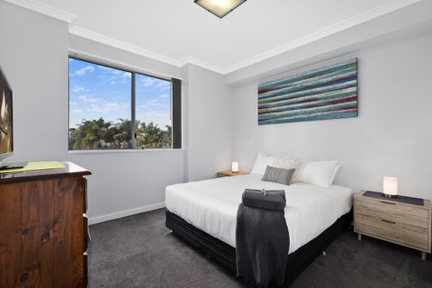 Lakeside Waterfront Apartment The Entrance - New South Wales Tourism  7