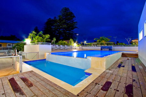 Lakeside Waterfront Apartment The Entrance - New South Wales Tourism  14