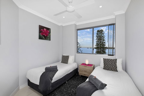 Lakeside Waterfront Apartment The Entrance - New South Wales Tourism  9