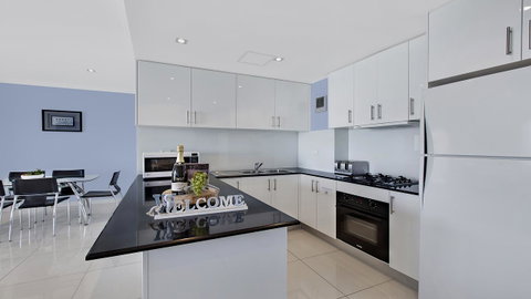 Lakeside Waterfront Apartment The Entrance - New South Wales Tourism  1