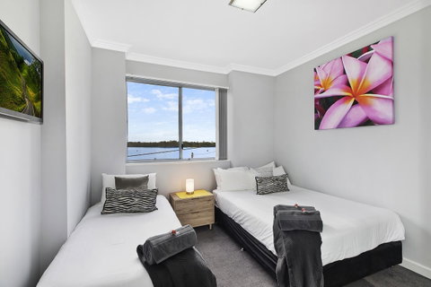 Lakeside Waterfront Apartment The Entrance - New South Wales Tourism  10